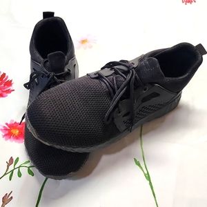 NWOT Ryder Indestructible Shoe- Black